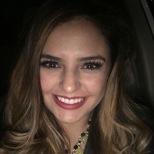 Meet your Posher, Mayra